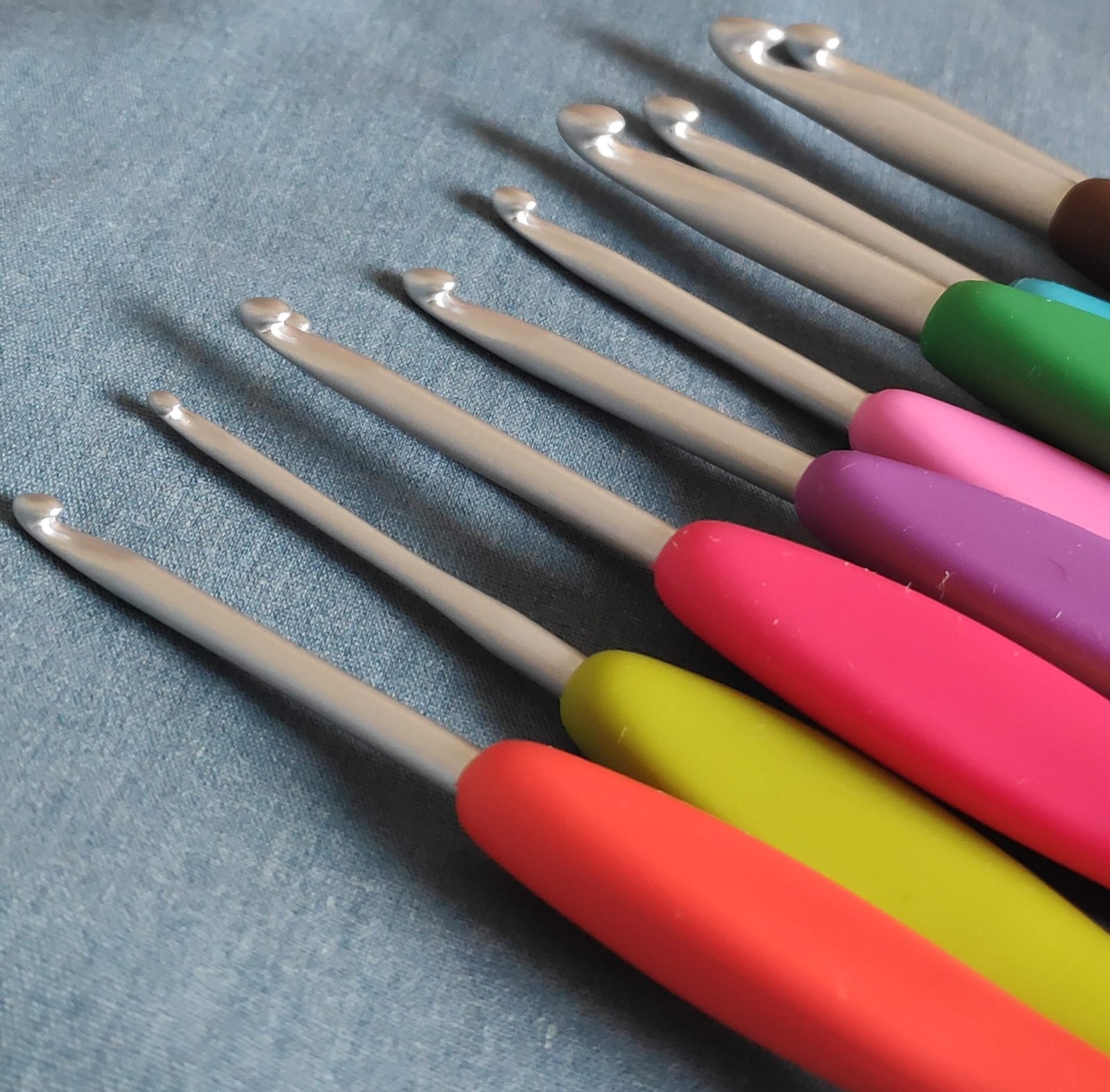 A set of colourful crochet hooks in different sizes
